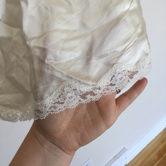 Vintage Silk Victoria's Secret White Nightie - Picture 9 of 9